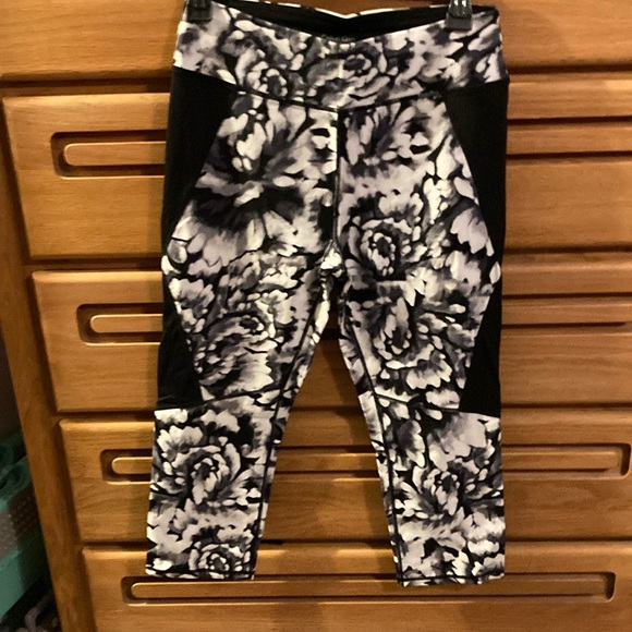 Calvin Klein Pants - Capri leggings